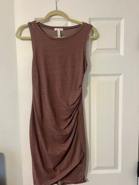 Leith Sleeveless Ruched Midi Dress in Mauve